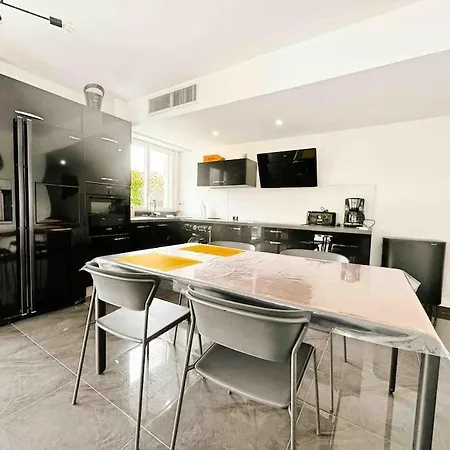 Appartement Des Oliviers : 4 Prs, Piscine, Parking *